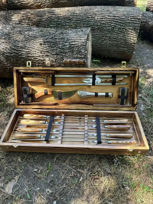 "PÄEVALILL" – grillvarraste komplekt puidust kohvris